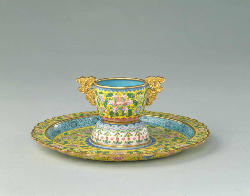 图片[1]-Qianlong style gold embryo painting enamel tangled flower pattern cups and plates-China Archive